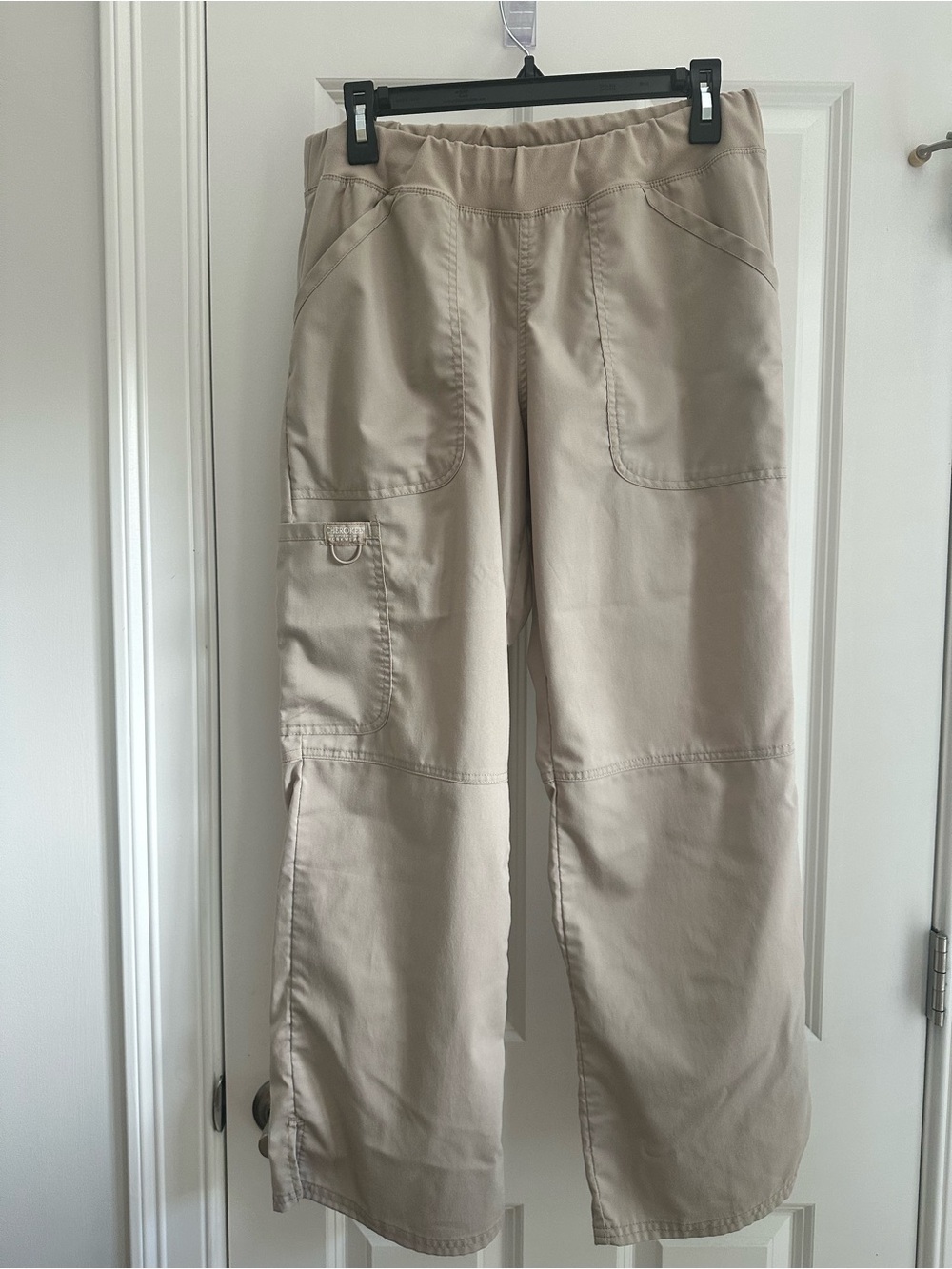 Cherokee Workwear Revolution Women’s Petite Cargo Scrub Pants Khaki M
